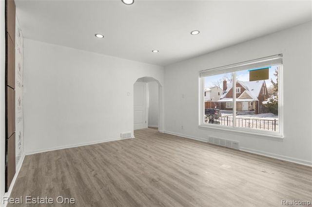 16828 Steel Street, Detroit, MI 48235