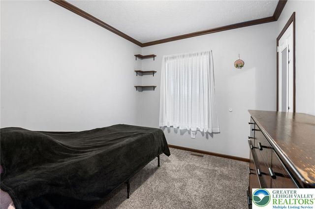 226 Greenbriar Drive South, Allen Twp, PA 18014