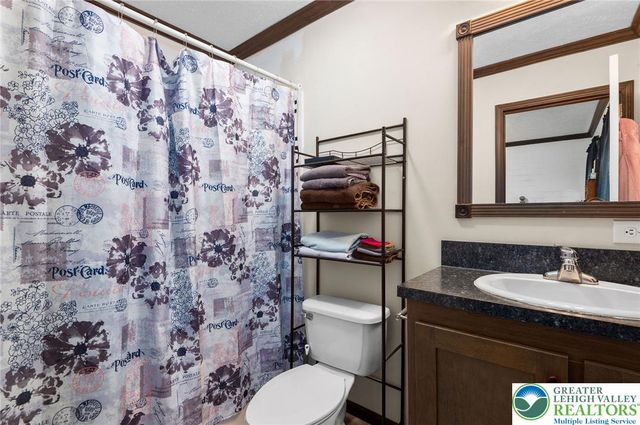 226 Greenbriar Drive South, Allen Twp, PA 18014