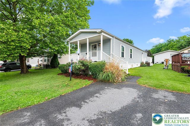 226 Greenbriar Drive South, Allen Twp, PA 18014