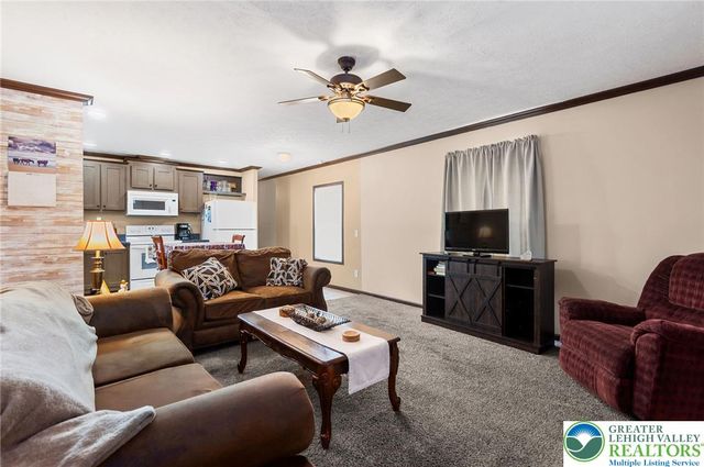 226 Greenbriar Drive South, Allen Twp, PA 18014