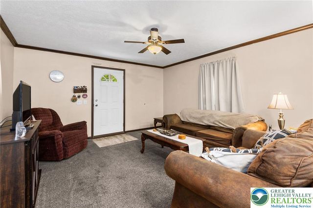 226 Greenbriar Drive South, Allen Twp, PA 18014