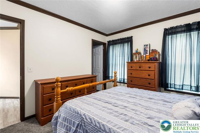 226 Greenbriar Drive South, Allen Twp, PA 18014