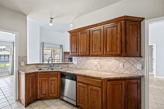 905 SW 41st Street, Moore, OK 73160