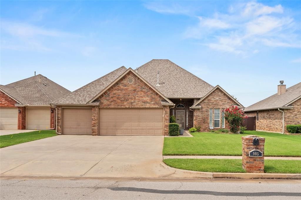 905 SW 41st Street, Moore, OK 73160