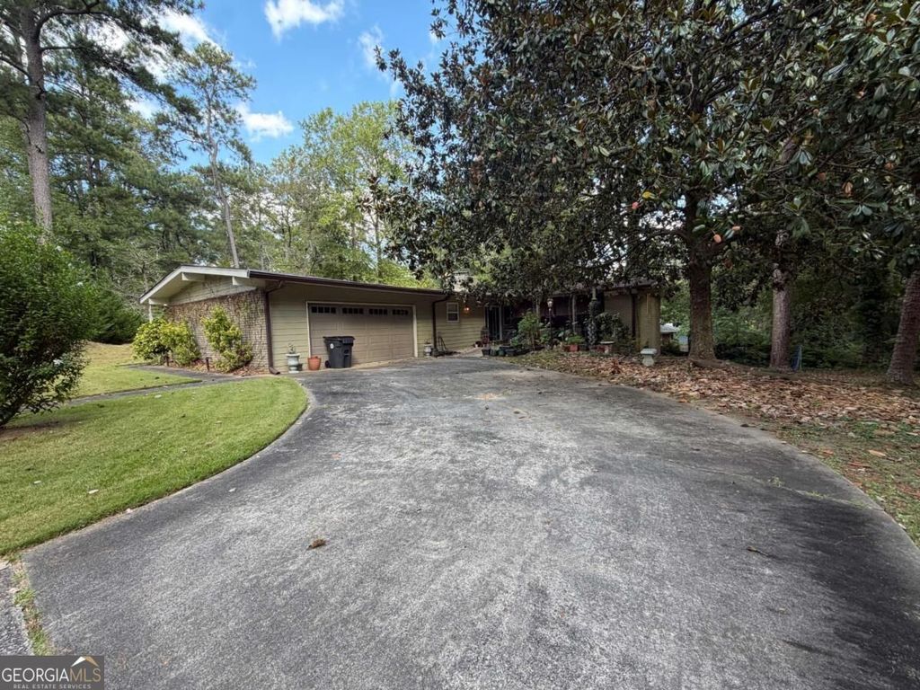 2550 Headland Drive, East Point, GA 30344 — exterior