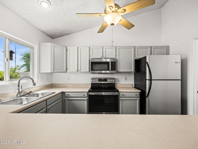 10601 N 72nd Avenue, Peoria, AZ 85345