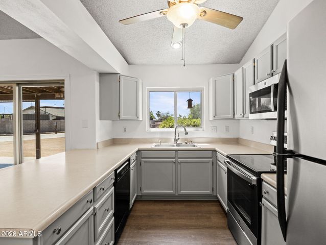 10601 N 72nd Avenue, Peoria, AZ 85345