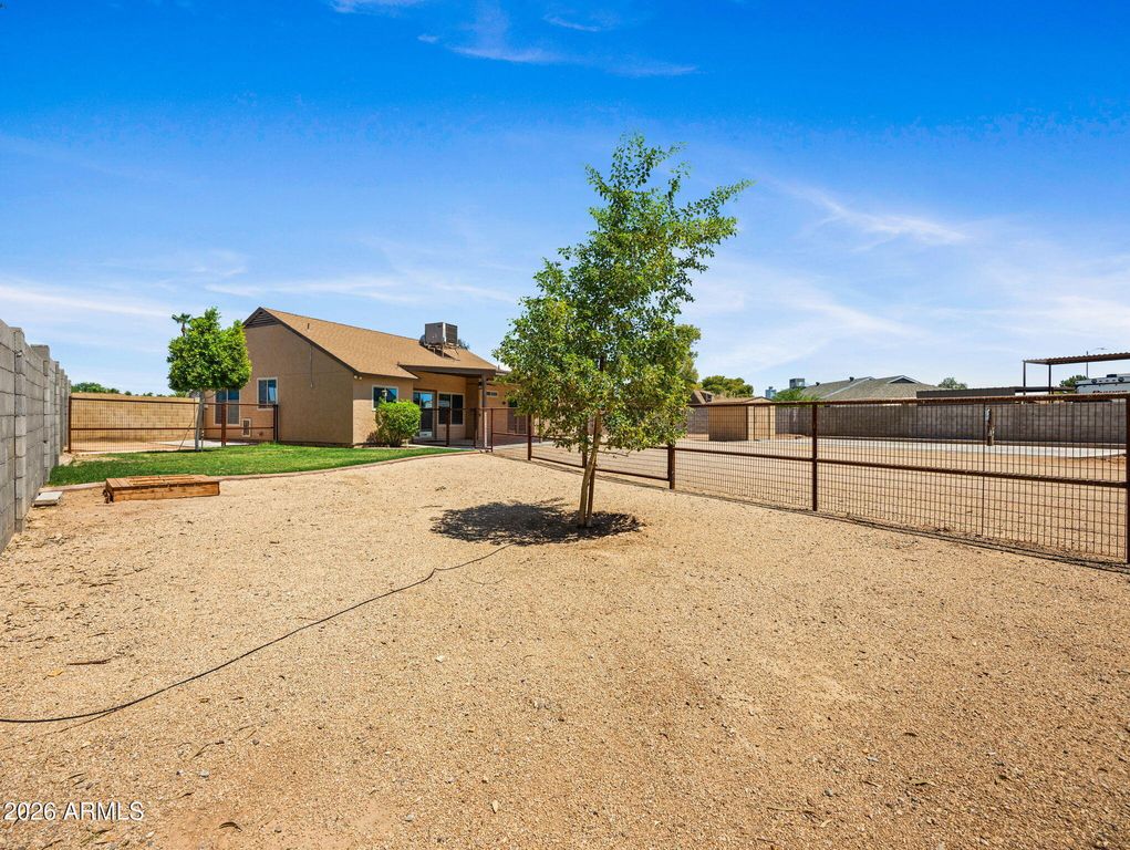 10601 N 72nd Avenue, Peoria, AZ 85345 — photo 5