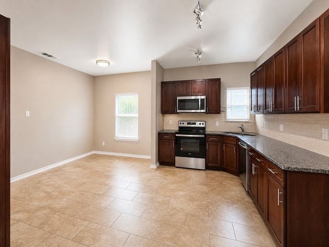 719 E 6th Street, Bonham, TX 75418