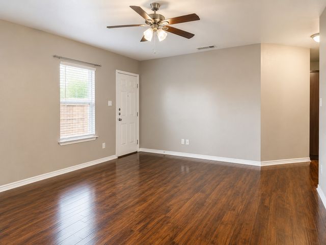 719 E 6th Street, Bonham, TX 75418