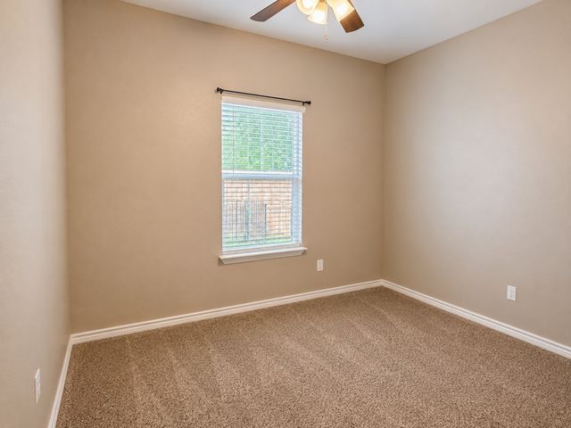 719 E 6th Street, Bonham, TX 75418