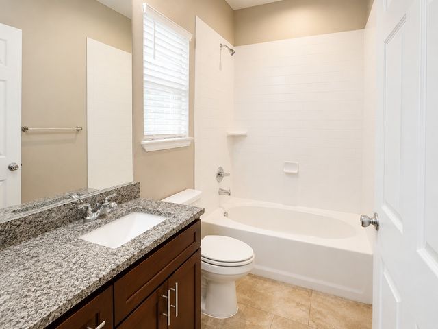 719 E 6th Street, Bonham, TX 75418