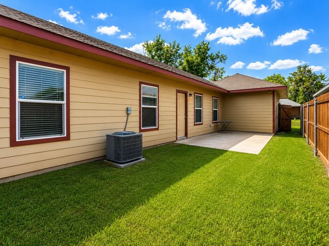 719 E 6th Street, Bonham, TX 75418