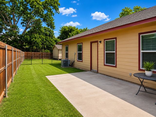 719 E 6th Street, Bonham, TX 75418
