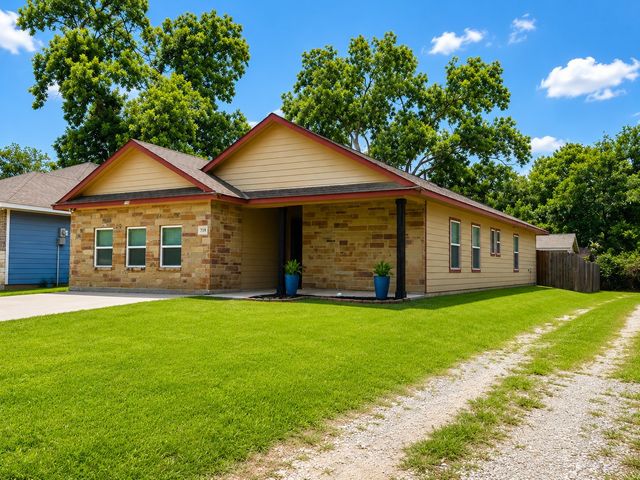 719 E 6th Street, Bonham, TX 75418