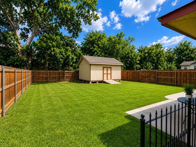 719 E 6th Street, Bonham, TX 75418