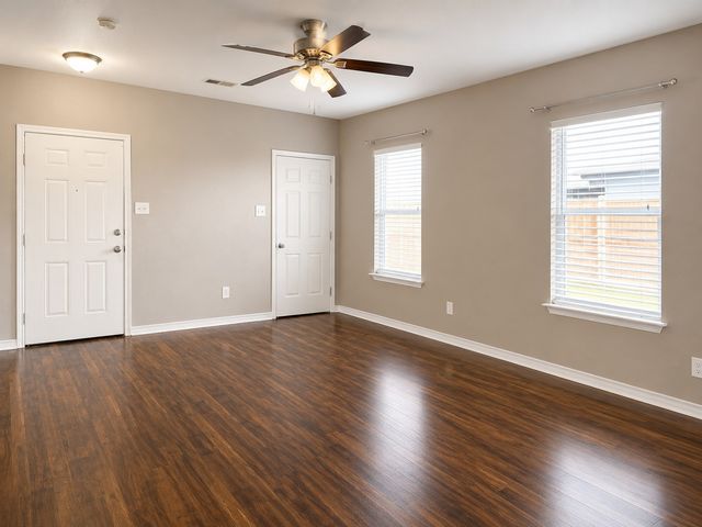 719 E 6th Street, Bonham, TX 75418