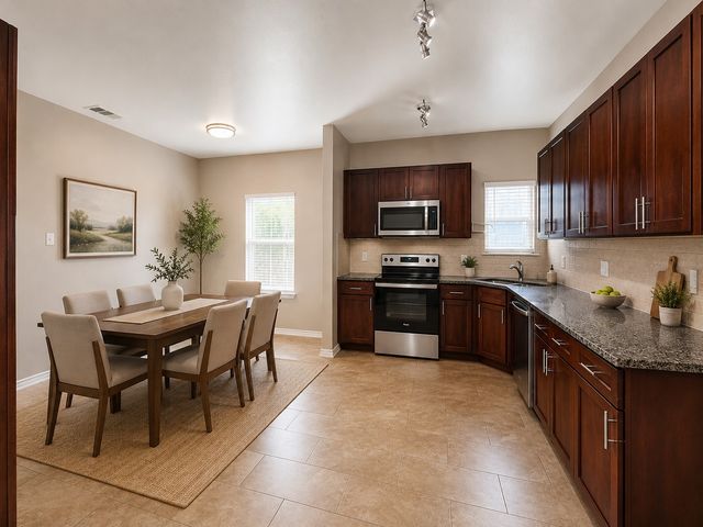 719 E 6th Street, Bonham, TX 75418
