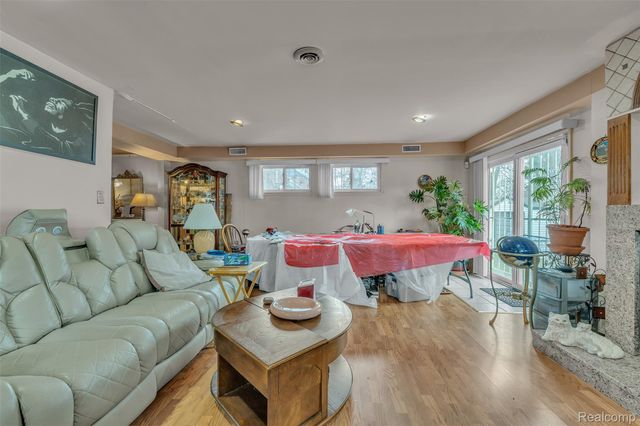 18944 Santa Barbara Drive, Detroit, MI 48221