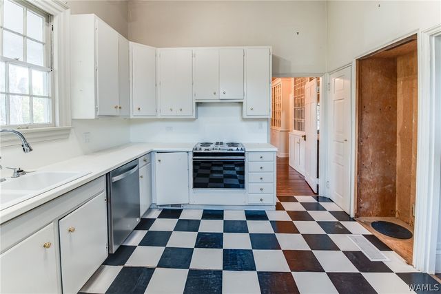 905 Almon Ave, Tuscaloosa, AL 35401