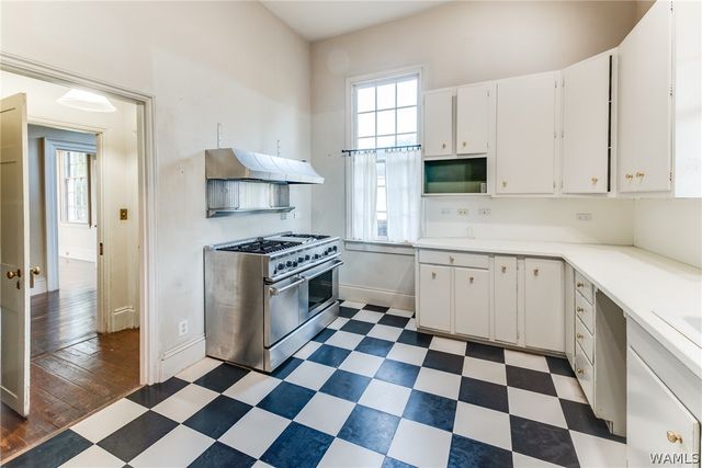 905 Almon Ave, Tuscaloosa, AL 35401
