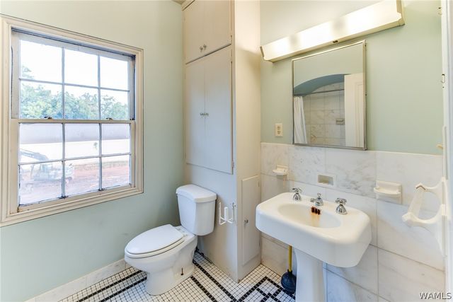 905 Almon Ave, Tuscaloosa, AL 35401