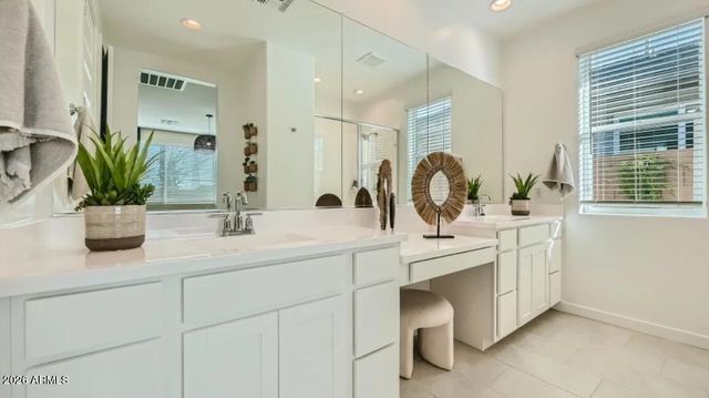 2126 W RUTLEDGE Avenue, Apache Junction, AZ 85120