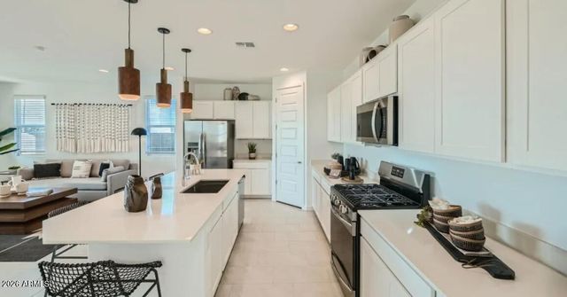 2126 W RUTLEDGE Avenue, Apache Junction, AZ 85120