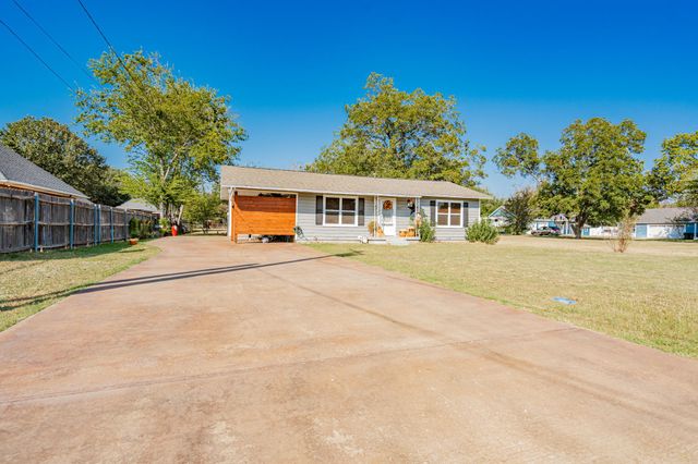 511 E Market Street, Mabank, TX 75147