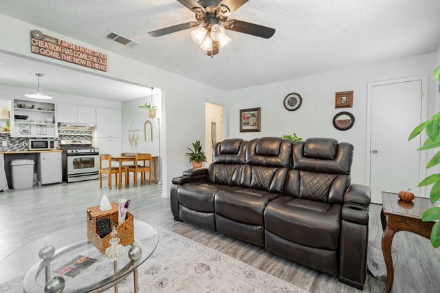 511 E Market Street, Mabank, TX 75147