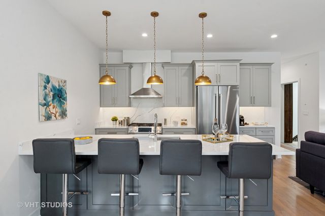 847 W Ainslie Street 3E, Chicago, IL 60640