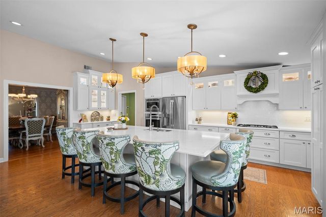 2104 N Ballas Road, Town And Country, MO 63131