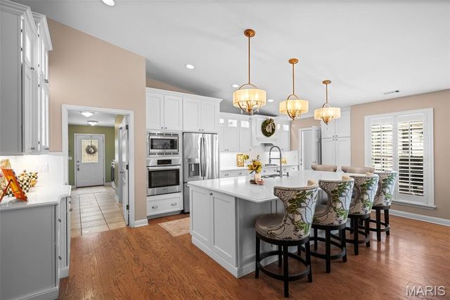 2104 N Ballas Road, Town And Country, MO 63131