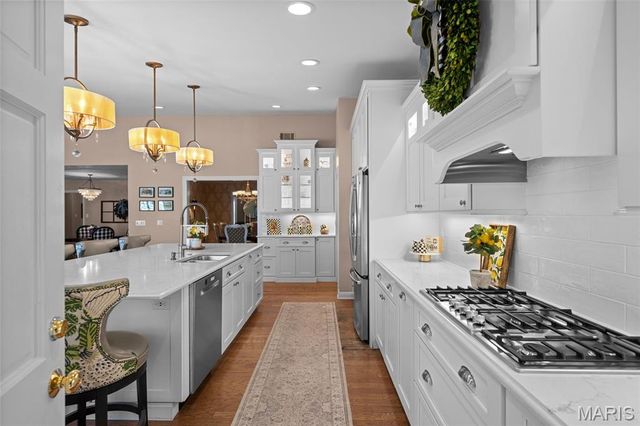 2104 N Ballas Road, Town And Country, MO 63131