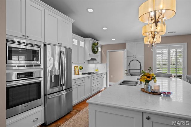 2104 N Ballas Road, Town And Country, MO 63131