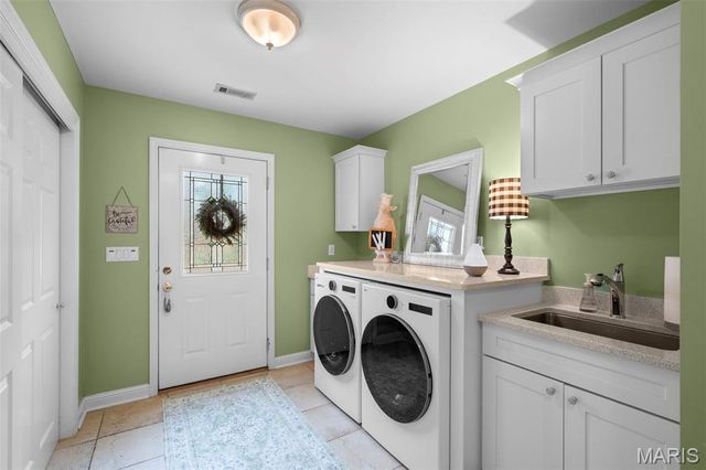 2104 N Ballas Road, Town And Country, MO 63131