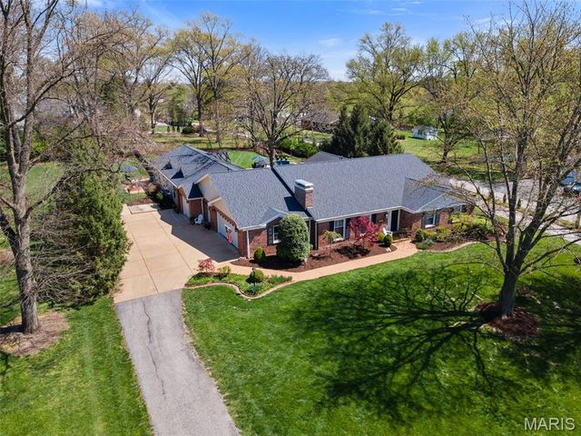 2104 N Ballas Road, Town And Country, MO 63131