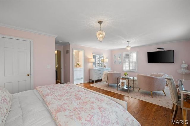 2104 N Ballas Road, Town And Country, MO 63131