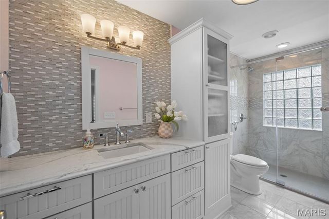 2104 N Ballas Road, Town And Country, MO 63131