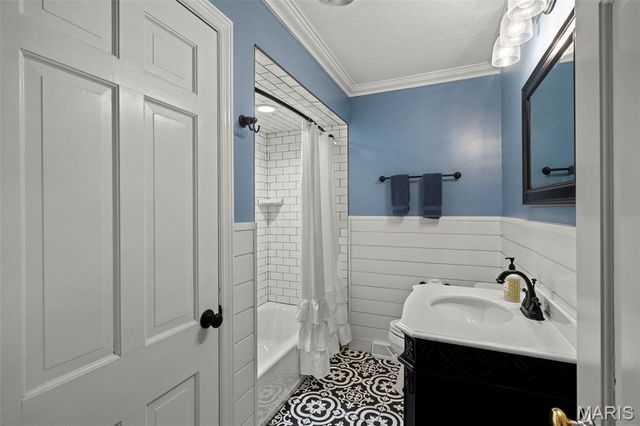 2104 N Ballas Road, Town And Country, MO 63131