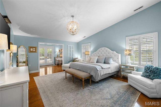 2104 N Ballas Road, Town And Country, MO 63131