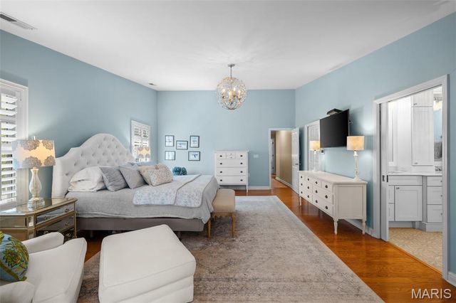 2104 N Ballas Road, Town And Country, MO 63131