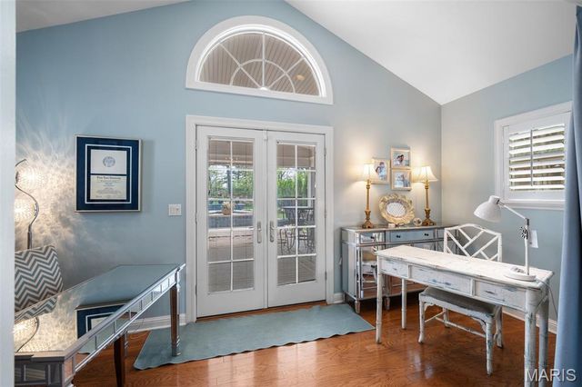 2104 N Ballas Road, Town And Country, MO 63131