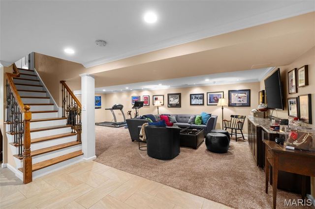 2104 N Ballas Road, Town And Country, MO 63131