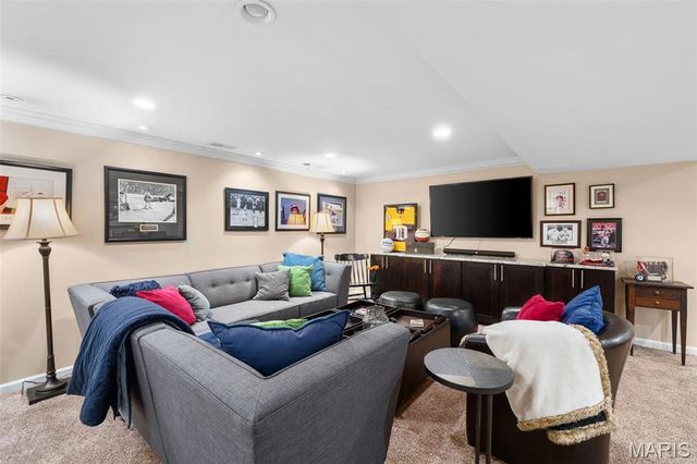 2104 N Ballas Road, Town And Country, MO 63131