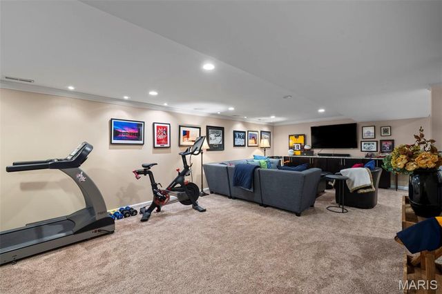 2104 N Ballas Road, Town And Country, MO 63131