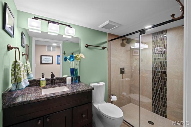 2104 N Ballas Road, Town And Country, MO 63131