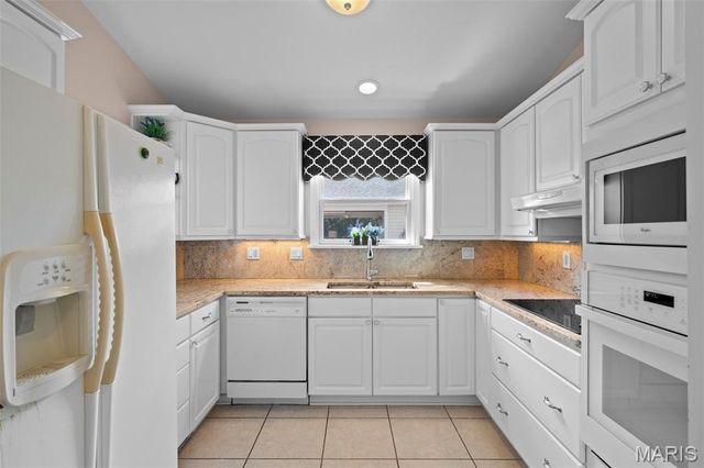 2104 N Ballas Road, Town And Country, MO 63131