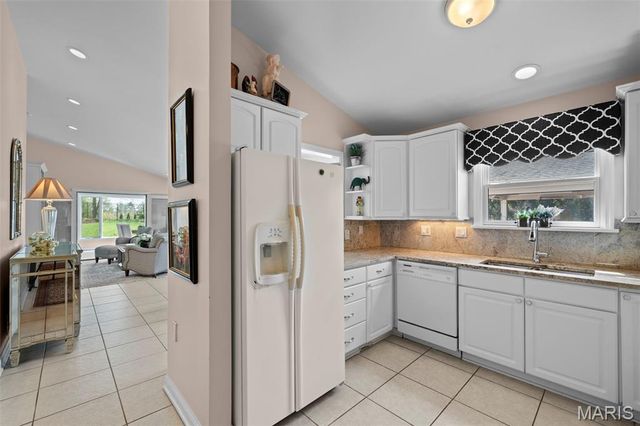 2104 N Ballas Road, Town And Country, MO 63131